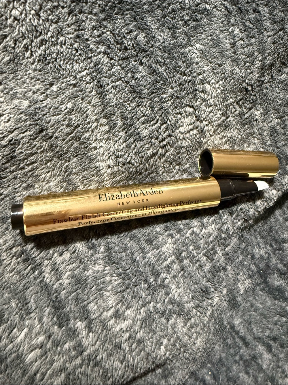 Elizabeth Arden Flawless Finish Correcting & Highlighting Pen in Shade 5
